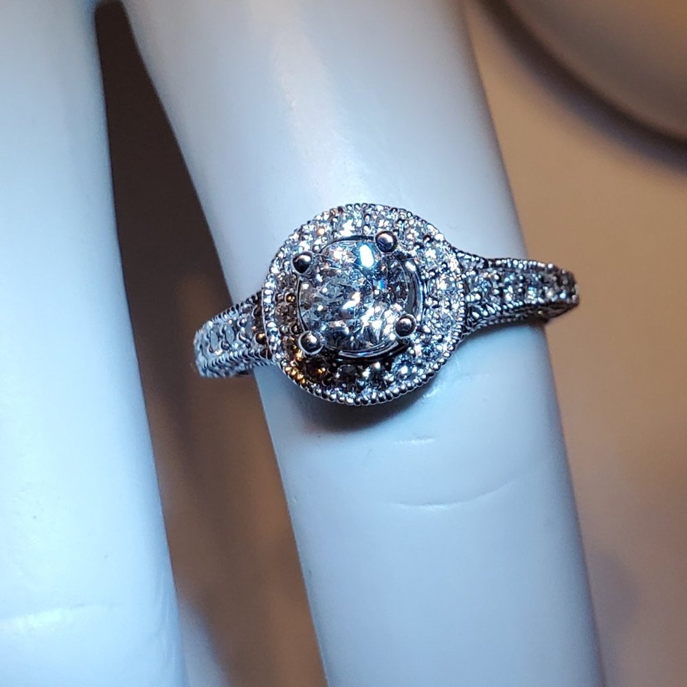 14K  WHITE  GOLD RING - Picture 2 of 8